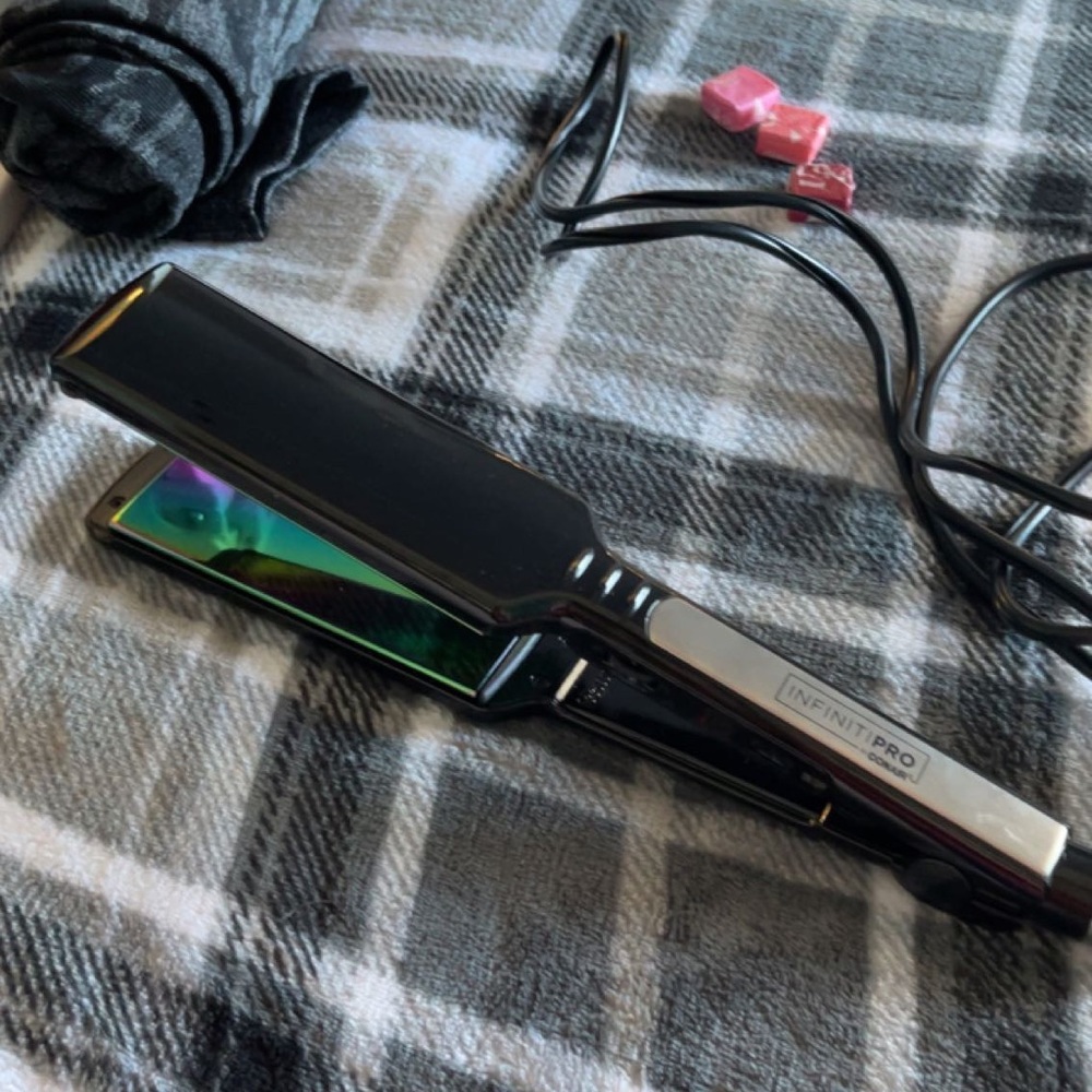 Conair Infiniti pro 1 inch rainbow plated straightener